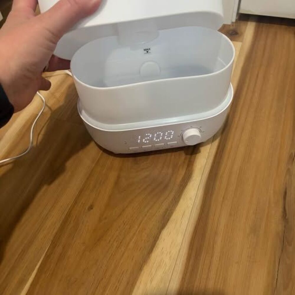 Never used diffuser/ clock - Picture 2 of 3